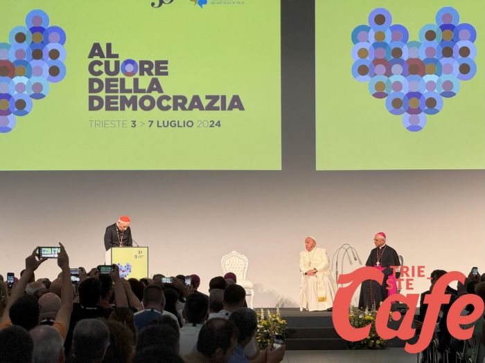 Papa: migranti, no respingimenti ma ampliare vie d'accesso sicure 