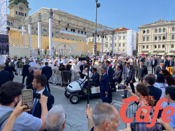 Pistola nel trolley prima dell'arrivo del Papa a Trieste, chiesto processo