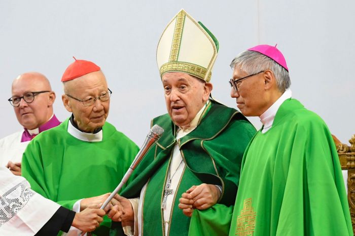 Papa: 'Oggi abbiamo il dramma di confondere i bambini coi cagnolini' 