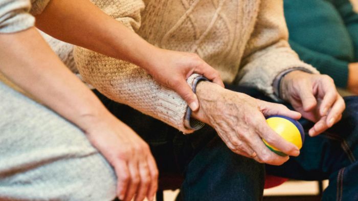 Pubblicato il nuovo bando per l'accesso al contributo caregiver