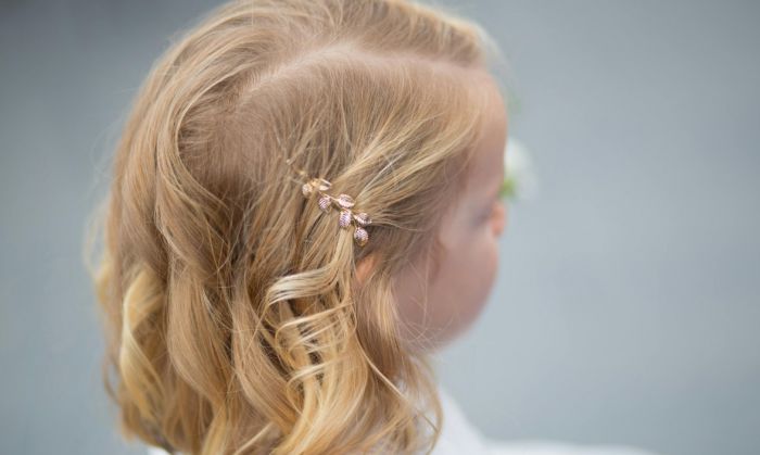 Ragazzina di otto anni dona 80 cm di capelli ai bambini malati
