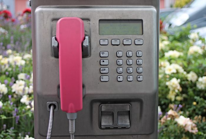 C’è ancora una cabina telefonica a Trieste? La domanda social che riporta indietro nel tempo