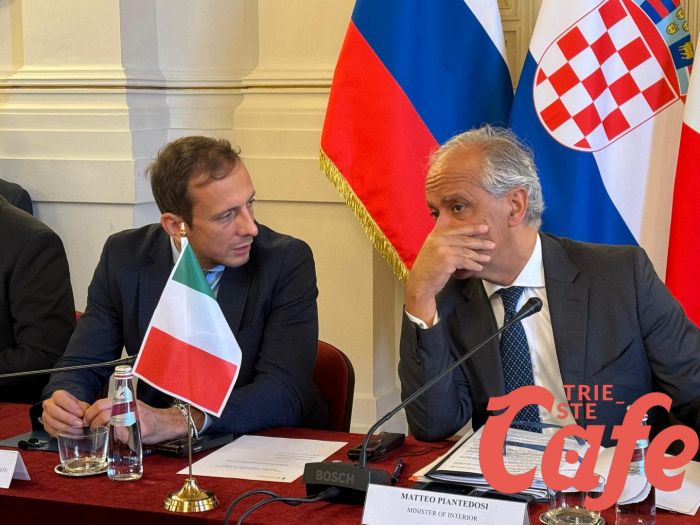 Dipiazza a Piantedosi, 'Portate via i migranti da Trieste'