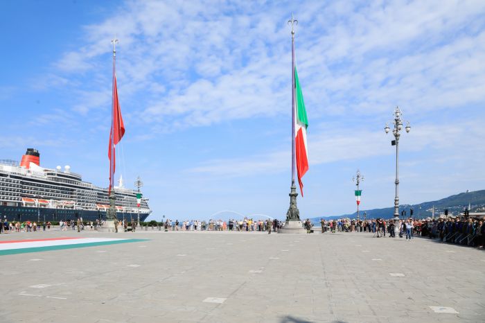 Alzabandiera in piazza Unità, Trieste celebra il 2 giugno con le autorità: presente il sindaco Dipiazza