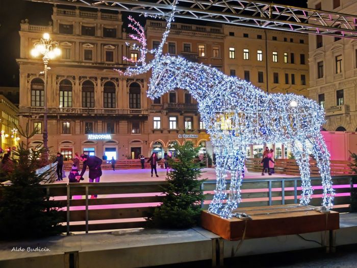 Pista di Pattinaggio in piazza Ponterosso, l'1 dicembre inaugurazione. E ci sarà anche la maxi renna!!!