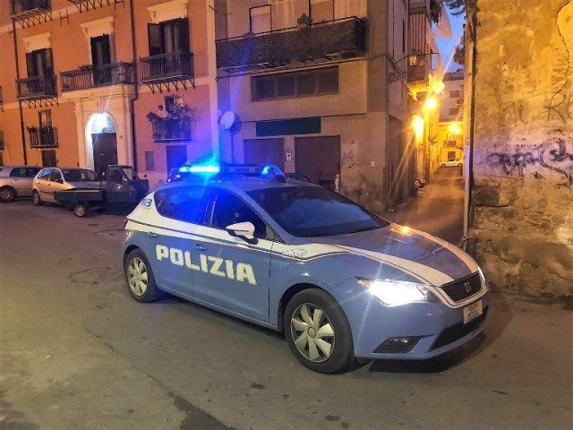 Espulso 29enne iracheno dopo una serie di danneggiamenti alle auto in città