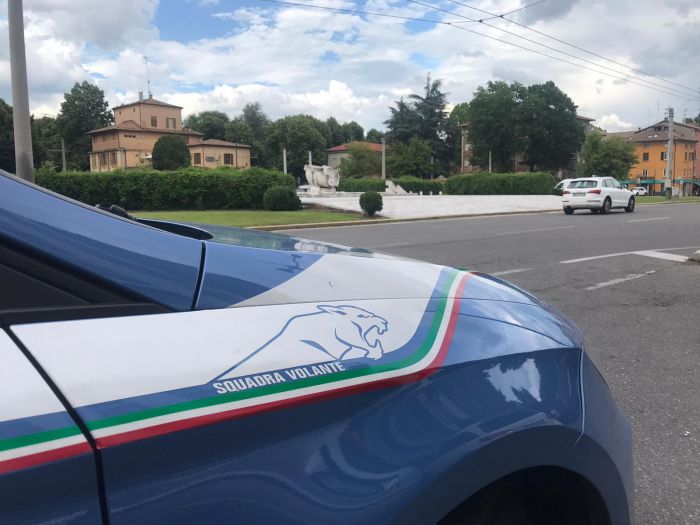 Muggia, tenta di togliersi la vita per una delusione sentimentale: polizia lo salva in extremis 