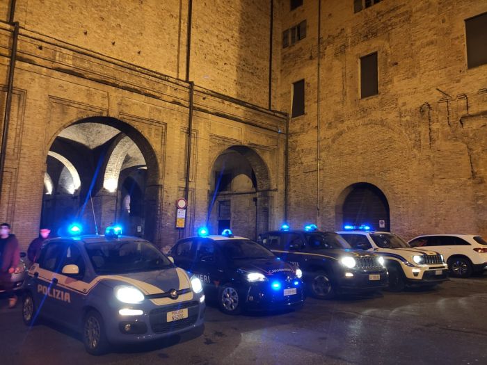 Violenti scontri a Belgrado, 35 arresti e poliziotti feriti