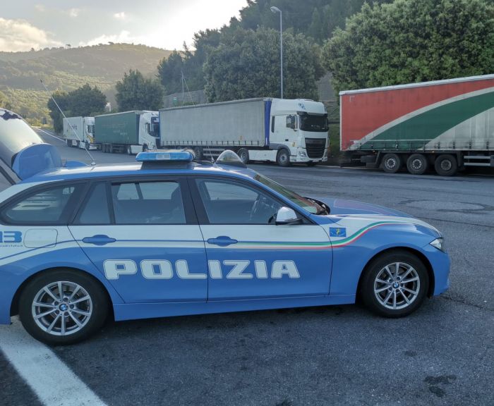 Catania: litiga con il compagno e dà fuoco a casa, 30enne denunciata