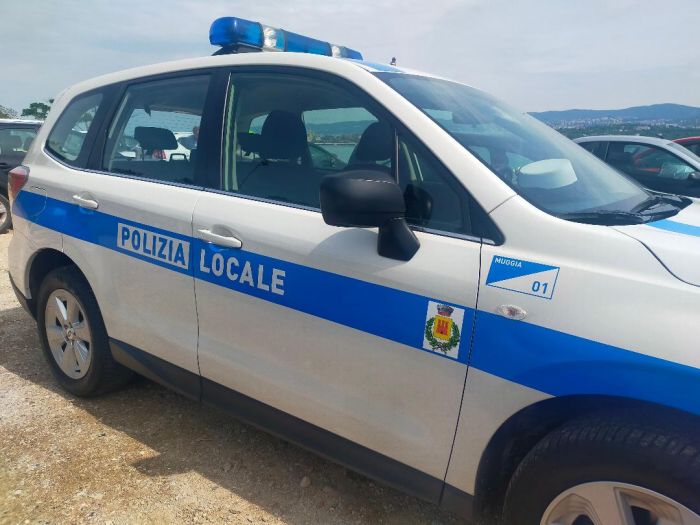 Circola in monopattino senza casco, multa da 5.400 euro a Monfalcone
