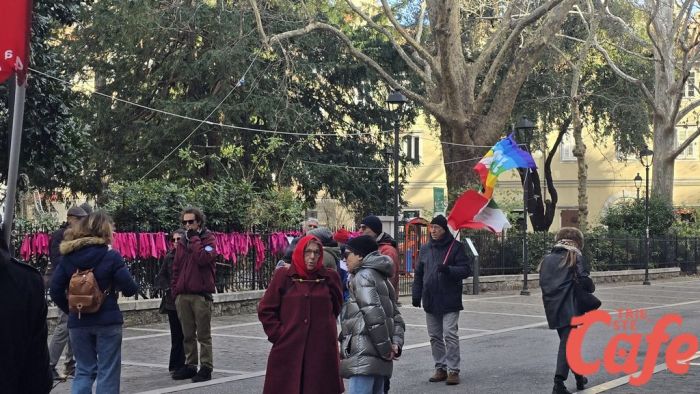 “Giù le mani dal Venezuela”, Befana in largo Barriera tra politica internazionale e porto di Trieste