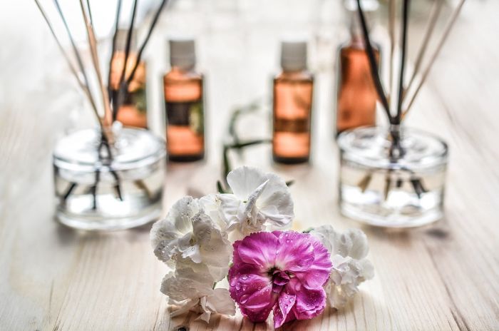 Più profumi e meno elettrodomestici, gli acquisti degli italiani