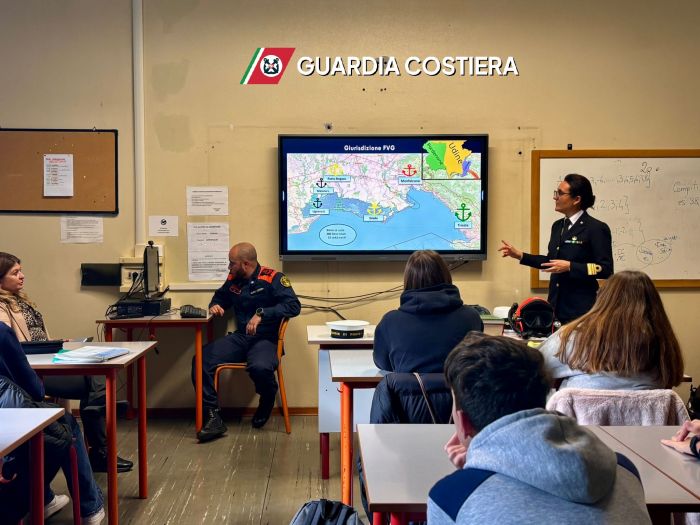 Capitaneria di Porto incontra 200 studenti per diffondere il rispetto dell’ambiente marino