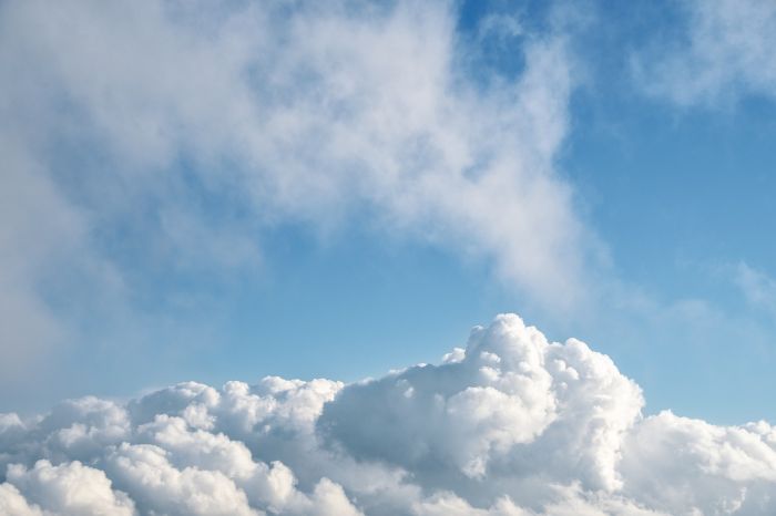 Il meteo di martedì 13 maggio, cielo poco nuvoloso