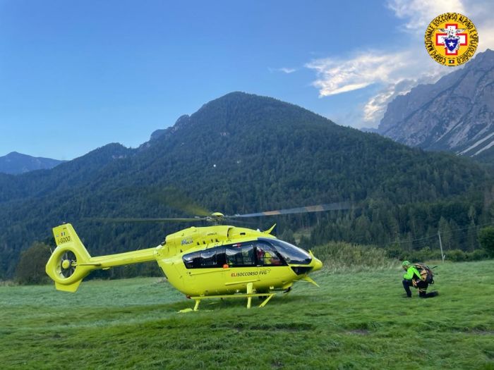 Veneto, punto da un insetto in montagna ha una reazione allergica. elitrasportato