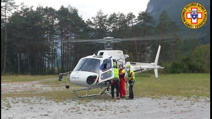 Si ferisce in Valcellina durante la discesa in bicicletta:donna soccorsa