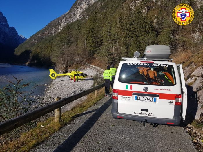Cade con l’ebike sul sentiero delle Croci: soccorsa una ciclista austriaca nelle montagne Fvg