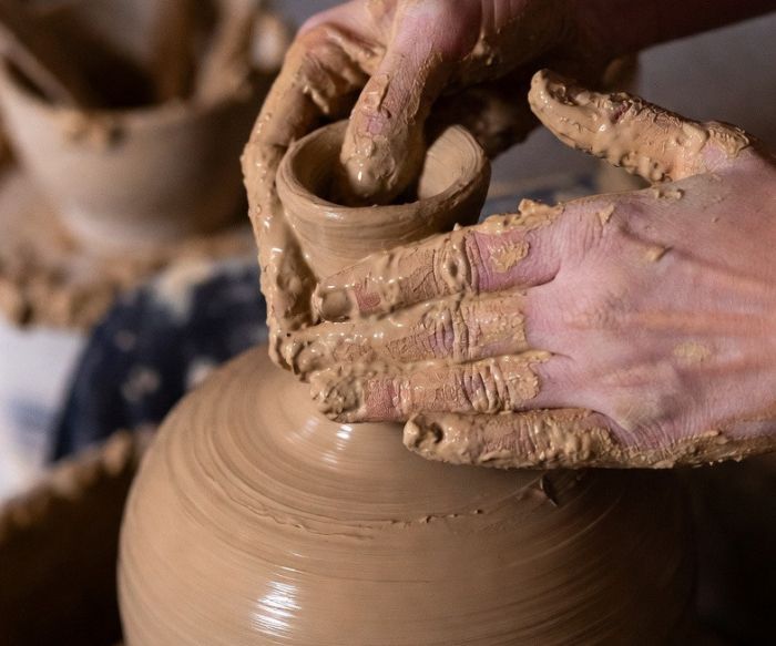 Alla Biennale Internazionale Donna arriva “Stories as Forms”: ceramiche tunisine tra artigianato, memoria e solidarietà