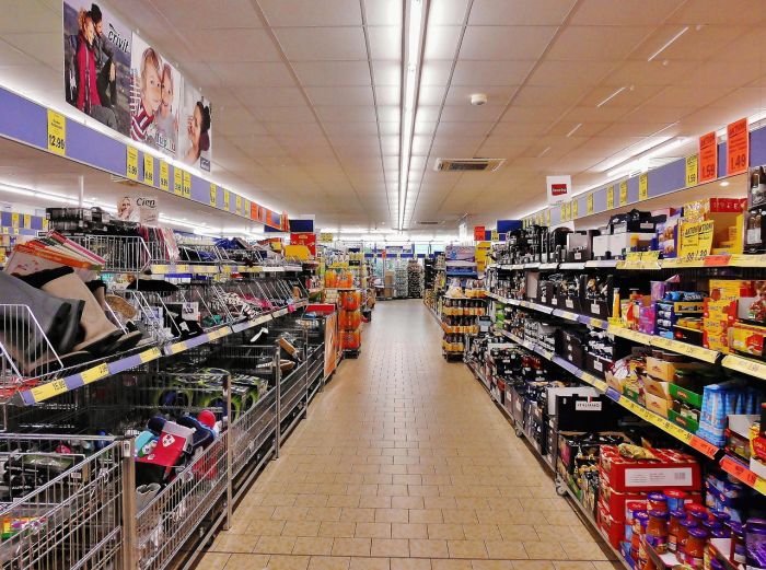 “Lasciateli chiusi!” vs “È un servizio!”: a Trieste dividono i supermercati aperti a Ferragosto 