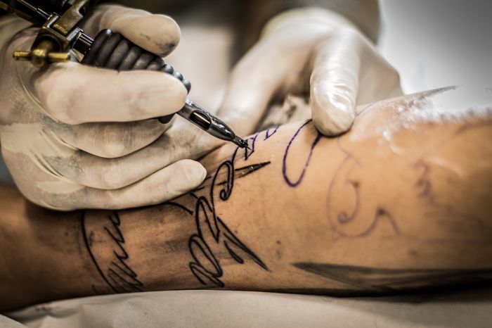 Torino: tatuatore 'social' nasconde al fisco quasi 400mila