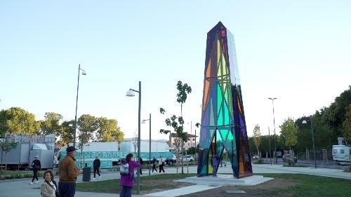 Go!2025: Callari, l'obelisco di luce simbolo di unione permanente