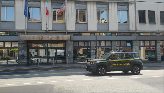 Sequestrati a Napoli 37mila articoli contraffatti e consolle con giochi 'piratati' 