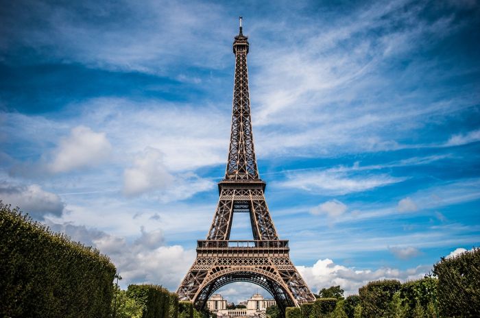 Due turisti americani ubriachi passano la notte su Torre Eiffel