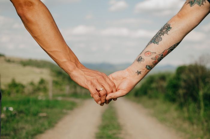  'Gay non siete normali', bufera per il libro del generale Vannacci