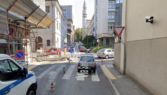 Via Sant’Anastasio, alla guida con una patente turca falsa