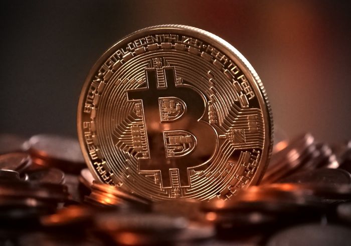  Bitcoin crolla dopo vendita quota SpaceX di Musk