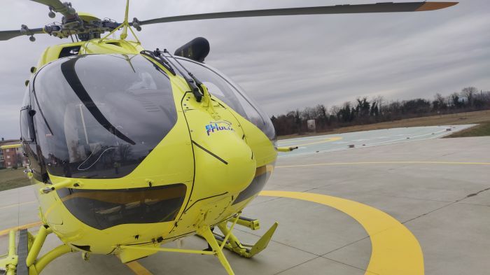 Fvg, centauro 20enne perde il controllo della moto rovinando malamente sull'asfalto: elitrasportato grave