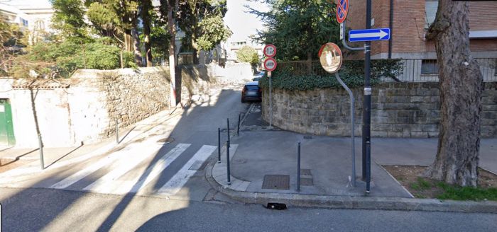 Pirata contromano in via dell'Eremo, si schianta contro un minorenne lasciandolo a terra  e scappa