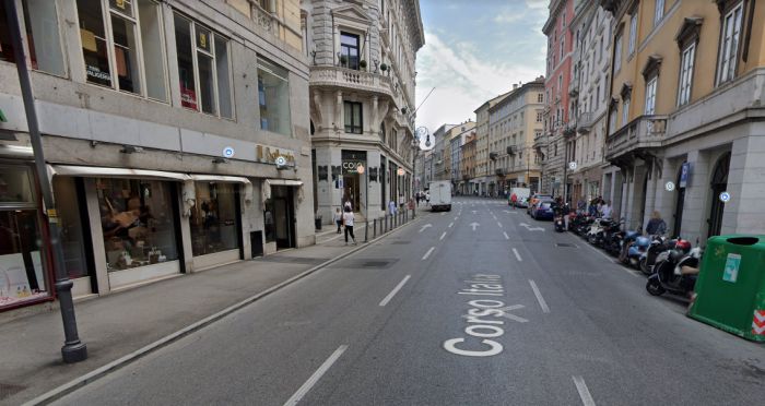 Corso Italia, in giro con i figli piccoli ruba vestiti con un complice che cerca di fuggire ma viene preso dalla polizia locale!