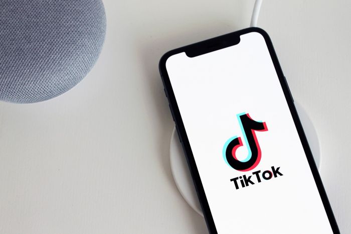Tik Tok sfida Amazon, per il Black friday un mese di sconti