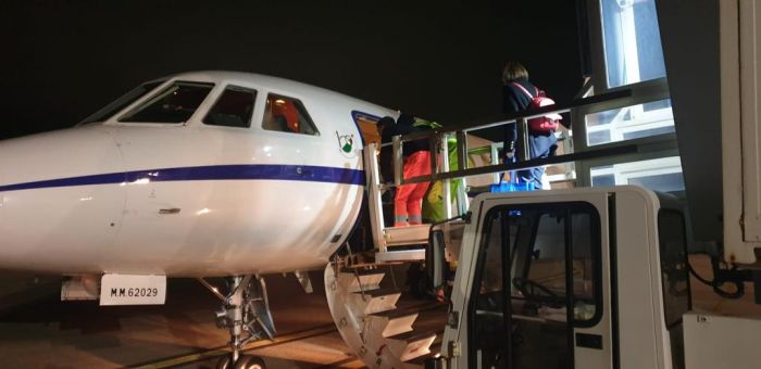 Sardegna, volo salva vita: velivolo dell’Aeronautica Militare trasporta neonata di 4 giorni da Alghero a Roma