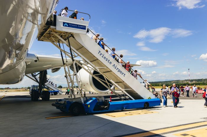 Rubò al Trieste Airoport, per fermarlo agenti sparano in aria