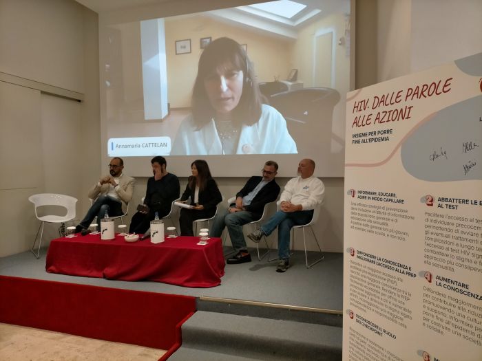 HIV: italiani poco informati, 2.000 nuove diagnosi l’anno e stigma ancora diffuso