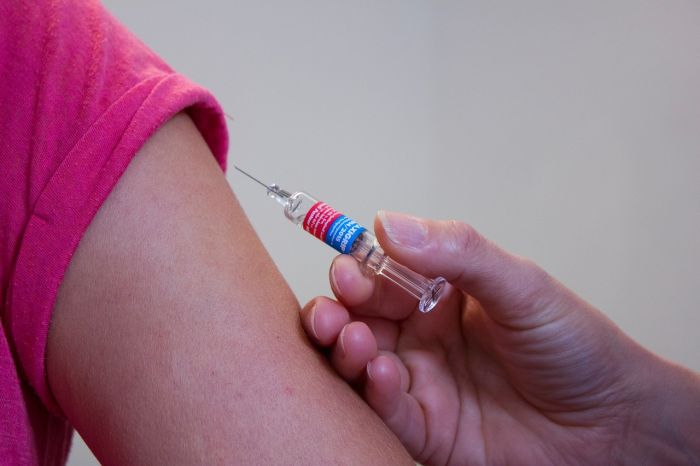 Covid: Ciccozzi, 'Brutto segnale flop vaccini in over 60, ci siamo dimenticati tutto'
