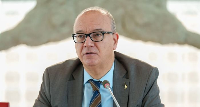 Scuola, Valditara: divieto telefonino per disintossicare ragazzi
