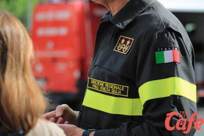Paura in un condominio di Monfalcone, cucina a fuoco e inquilini sgomberati 