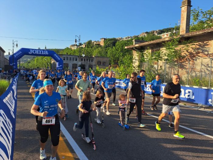 Rosso di Sera Family Run, il tramonto illumina la festa per 400