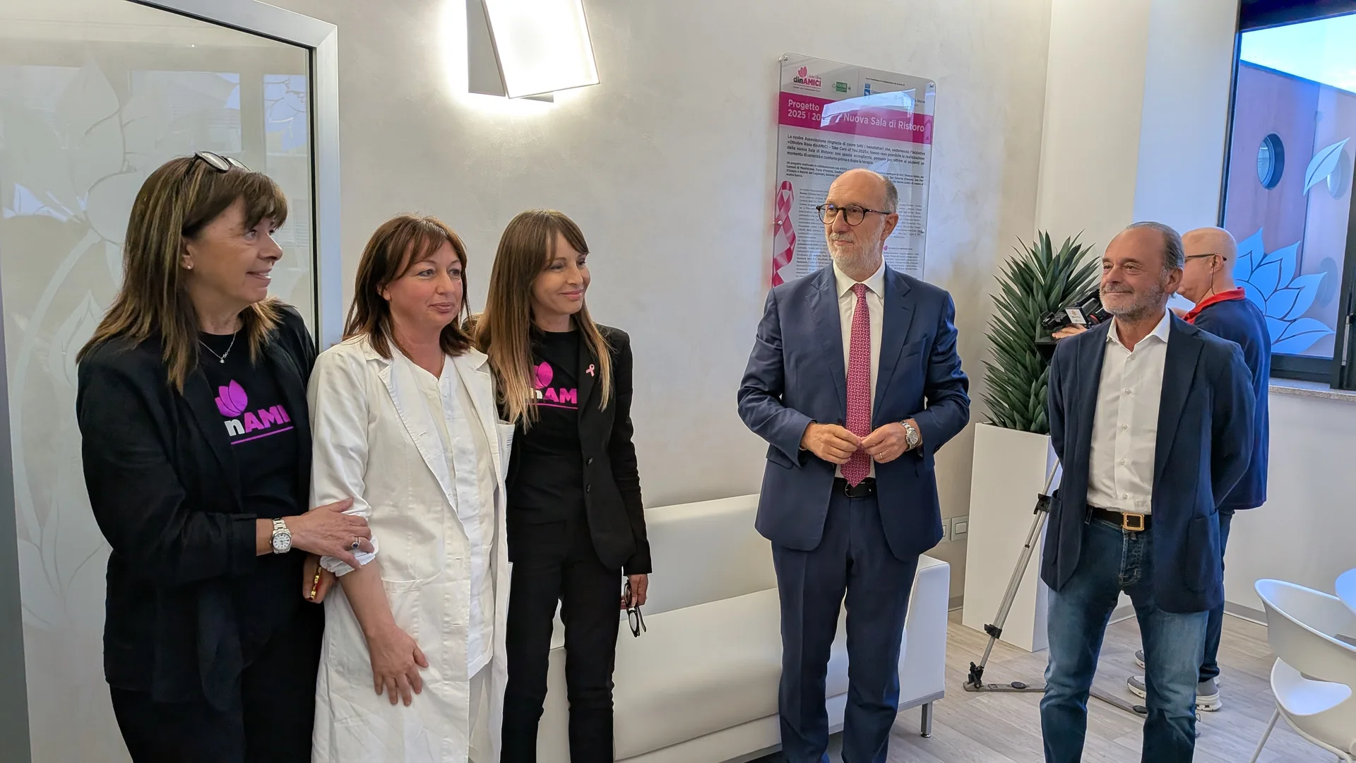 Monfalcone, inaugurata la stanza di ristoro per i pazienti oncologici: nasce dalla solidarietà di “Ottobre rosa”