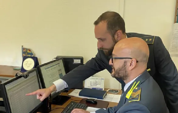Gorizia, regina dei contenuti hot ma fantasma per il fisco: scoperti 120mila euro