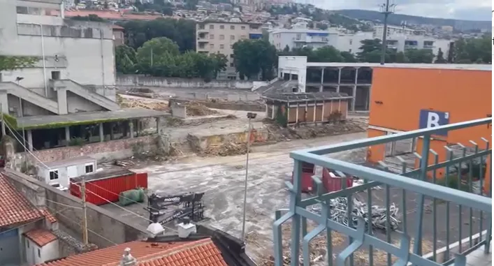 Trieste, ruspe in azione all’ex Fiera: prosegue la trasformazione del grande comparto urbano (VIDEO)