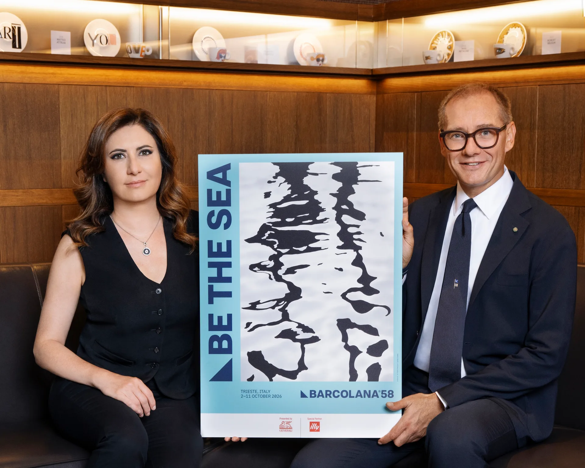 Barcolana 2026, il manifesto è firmato da Serse Roma: il mare di Trieste diventa poesia