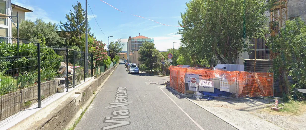 Via Venzone torna sotto i ferri: «Scavano nuovamente sull’asfalto rifatto, chi coordina lavori?»