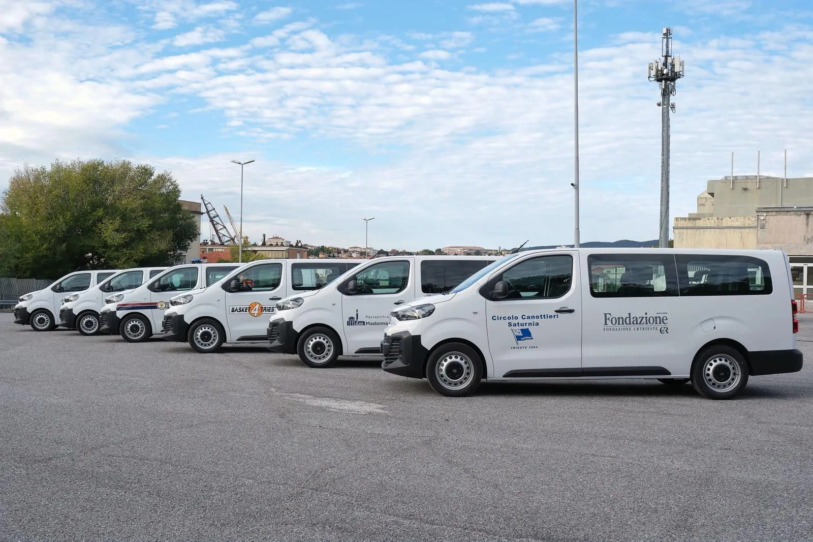 Dalle trasferte dei giovani all’aiuto alle famiglie: Fondazione CRTrieste dona sei mezzi al territorio