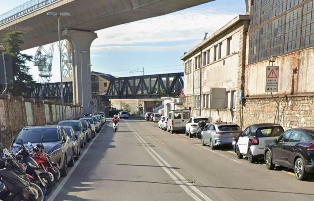 Aggressione e rapina: 39enne pestata a sangue alla fermata del bus, è in gravi condizioni