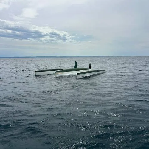 Neverin e mare forza 4: la Guardia Costiera e la motonave "Summer Breeze" salvano due diportisti ad Aurisina