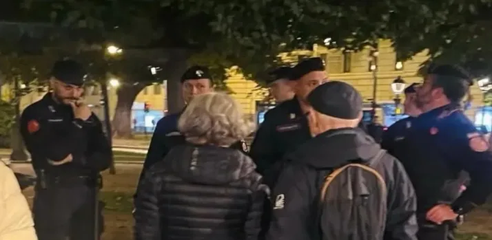 Piazza Libertà, la Questura: «Risse, aggressioni, accoltellamenti». Assistenza nella fascia 18-20